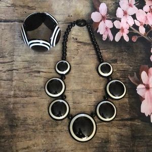 Black and white resin necklace set